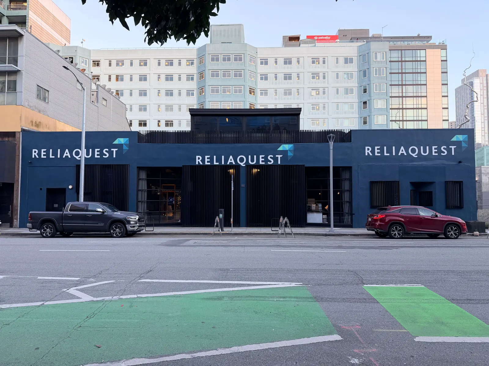 816 Folsom — venue setting